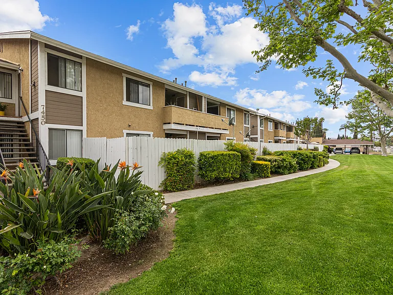Cerro Vista Apartments — Photo 8