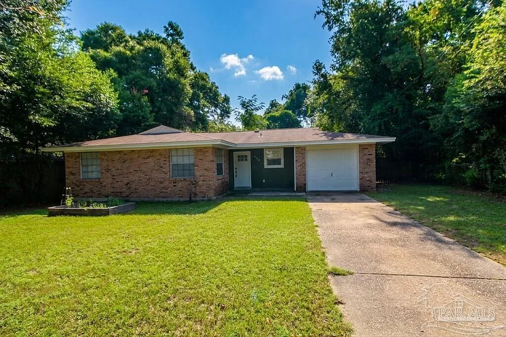 3 bed, 1.5 bath, 1320 sqft, $1,500 — Photo 1