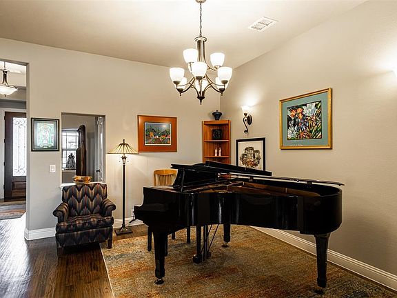 5th image of 4605 Stillhouse Hollow Ln