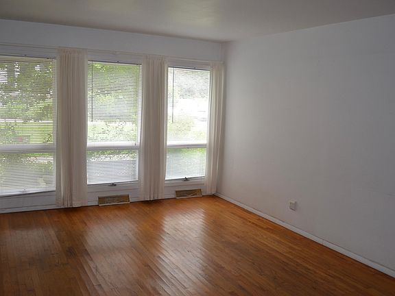 4th image of 17 S Lakewood Gardens Ln