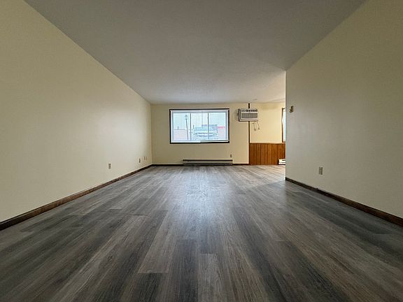 3rd image of 1116 2nd St SE #1