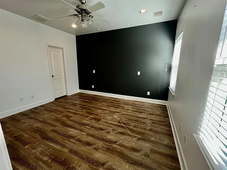 312 Mission Ln — Photo 18