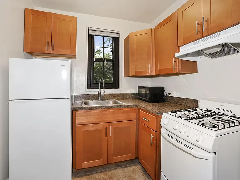 Rock Creek Gardens Apartments — Photo 13