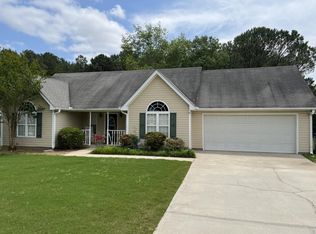 2031 Meadowglen Ln, Loganville, GA 30052