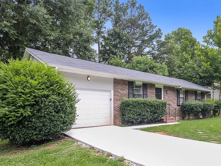 6133 Fieldcrest Dr — Photo 3