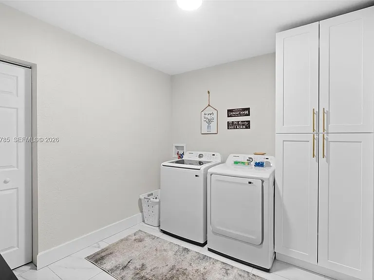 710 SW 70th Ave — Photo 11