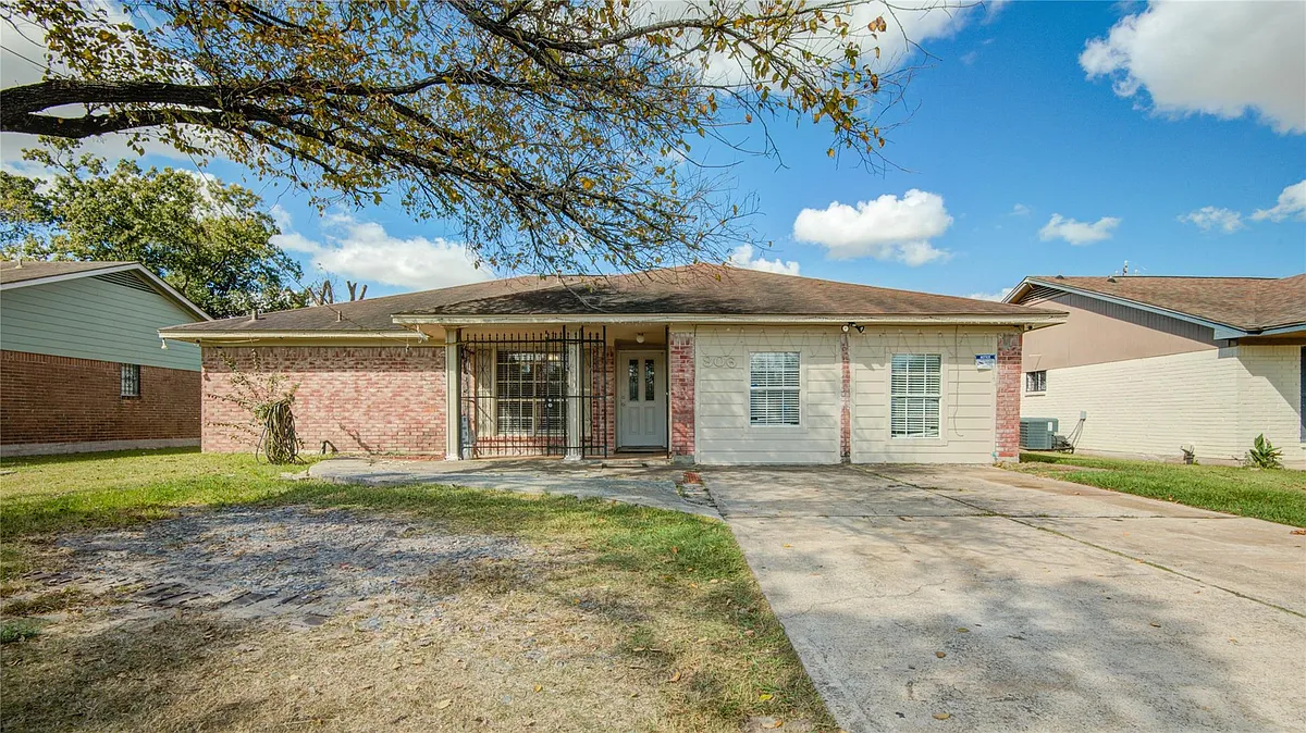 Building Photo - 806 Coolwood Dr