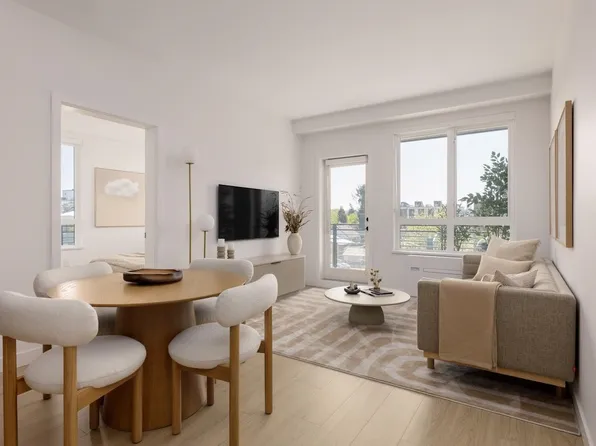 2450 Garden Dr #417, Vancouver, BC V5N 4Y6