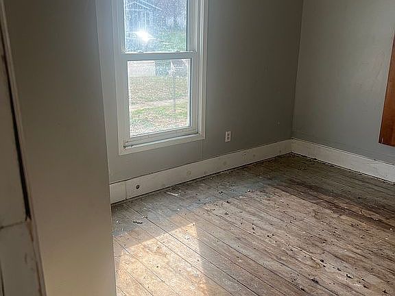 2nd image of 905 S 14th St