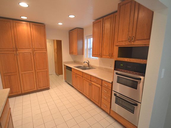 2nd image of 704 S Vanderwell Ave