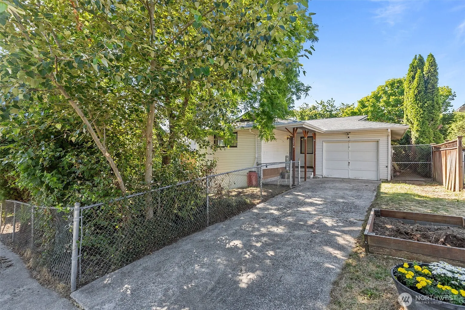 1214 E 61st Street photo 1