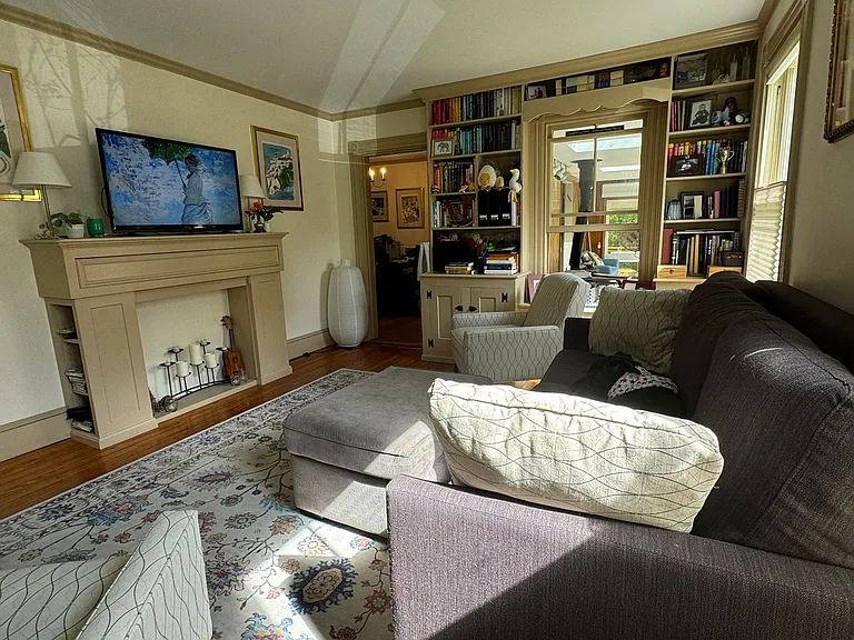 222 Hillside St — Photo 11