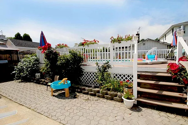 Rented by Awaye Realty Management LLC | media 37