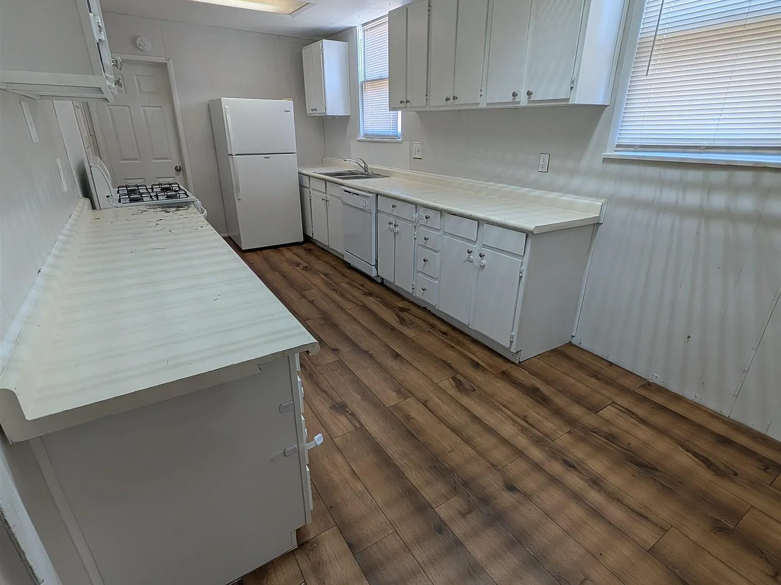 3 bed, 2.0 bath, 1592 sqft, $1,200 — Photo 4
