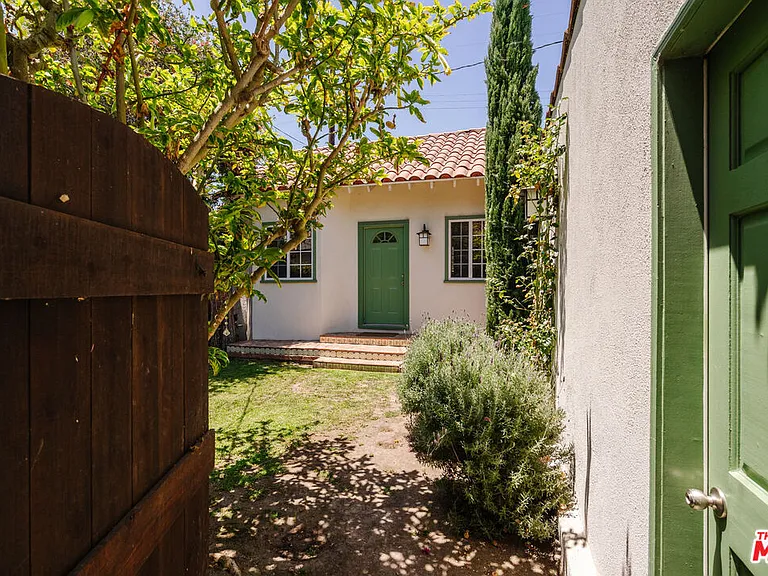 2735 Clyde Ave — Photo 40