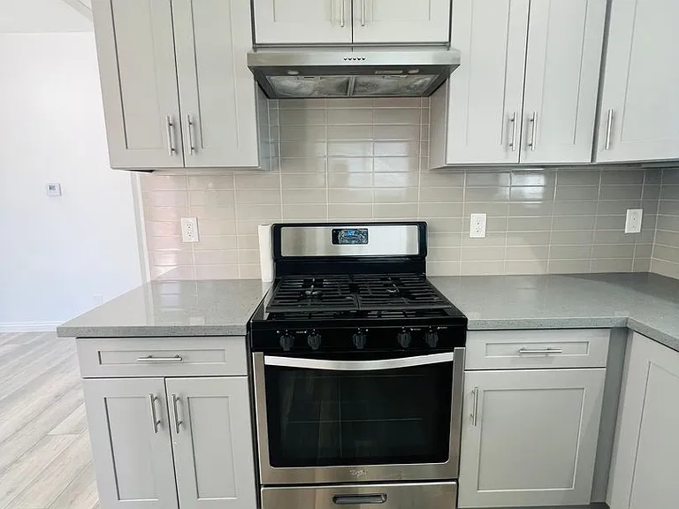 1830 W Bernardy Pl #B — Photo 8