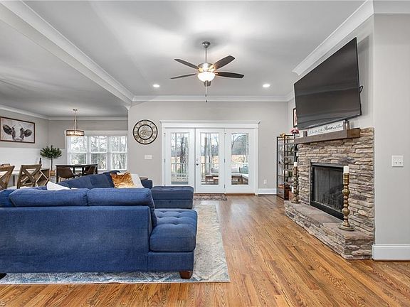 5th image of 8410 Peony Dr