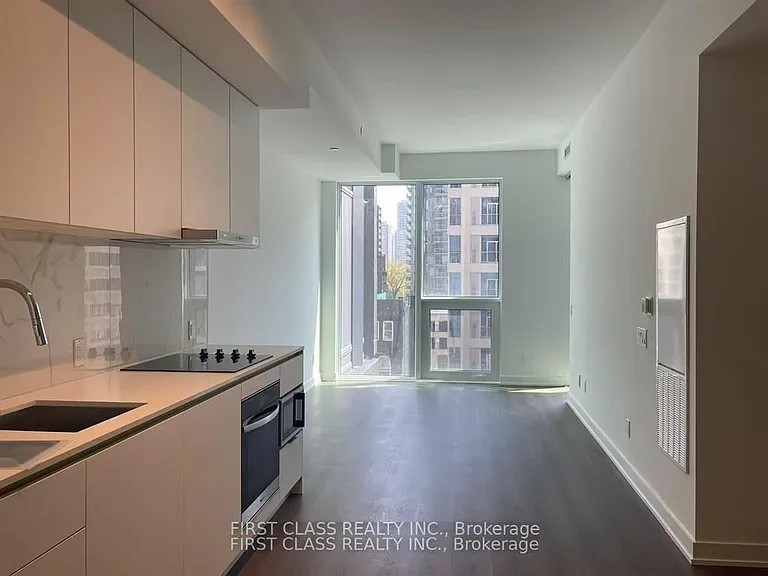 8 Wellesley St W #606 — Photo 3