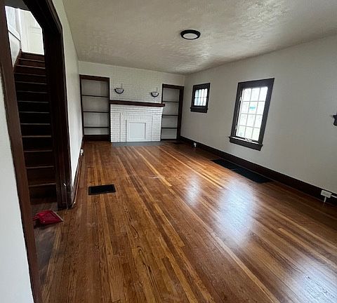 5th image of 1821 W Grand Ave
