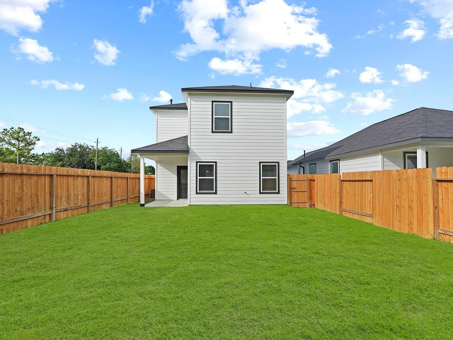 3 bed, 2.5 bath, 1465 sqft, $2,000 — Photo 4