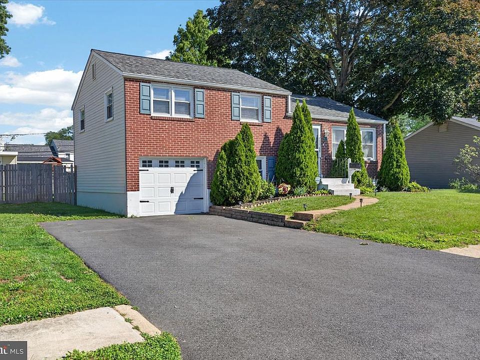1st image of 11 Whitehall Cir
