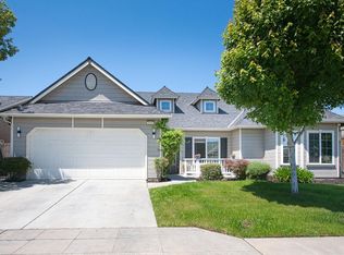 3095 N Pearwood Ave, Fresno, CA 93727