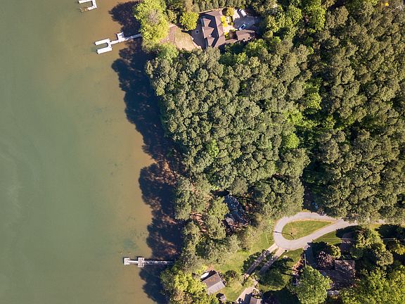 Property between
Piers