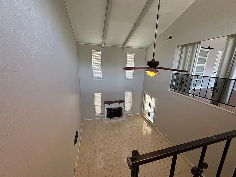 805 W Rochelle Rd — Photo 10