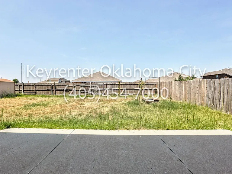 2409 Rosa Cir — Photo 52