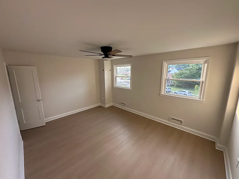 4725 Shamrock Ave — Photo 6