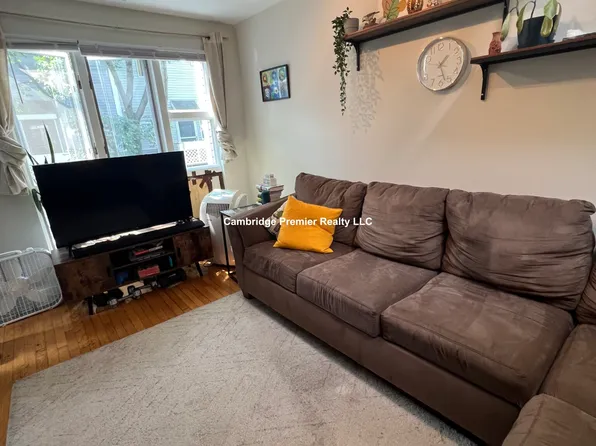 9 Fort Washington Pl #4, Cambridge, MA 02139