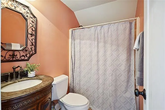 305 Charles Ct — Photo 17