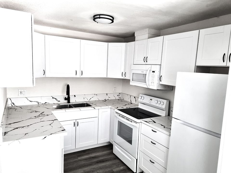 Beautiful kitchen with quartz countertop