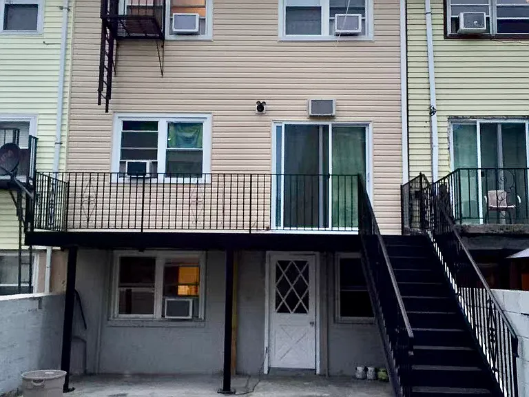 18 President St #2 — Photo 11