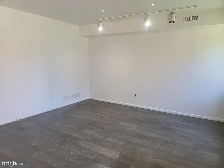 4844 Oxford Ct #5 — Photo 12