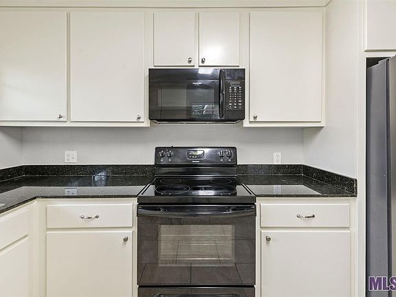 5th image of 1661 Carey St