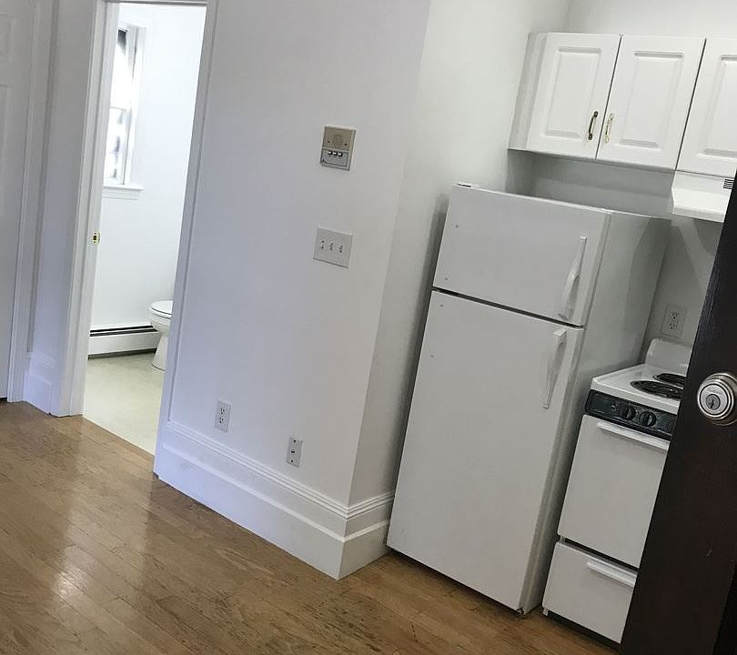 2nd image of 392 Essex St APT 01