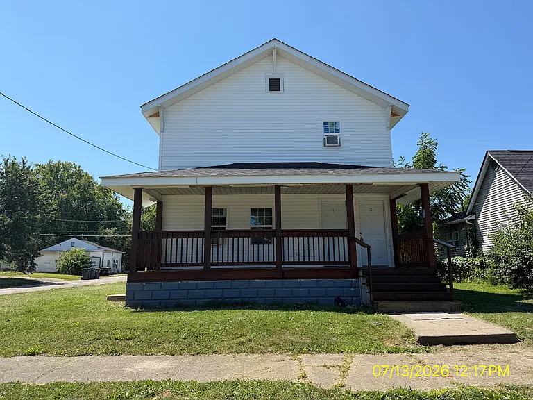 1215 E 28th St #1 — Photo 1