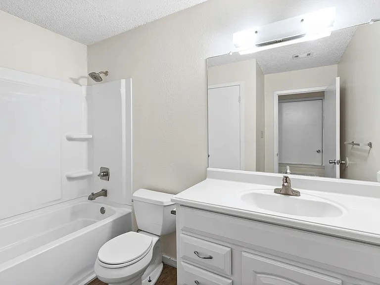 245 Craddock Ave #D — Photo 6