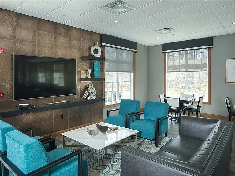 Vineyard Commons — Photo 12