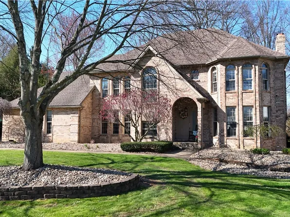 5840 Rosewood Dr, Youngstown, OH 44512