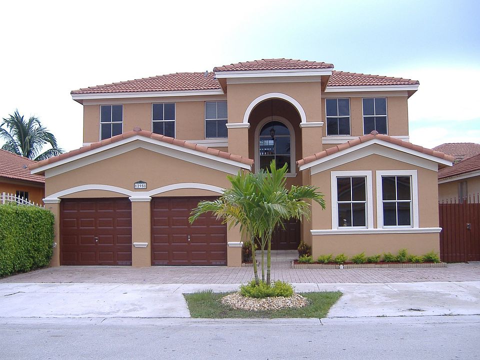 FRONT OF THE HOUSE