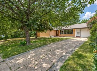 909 Lexington Dr, Irving, TX 75061