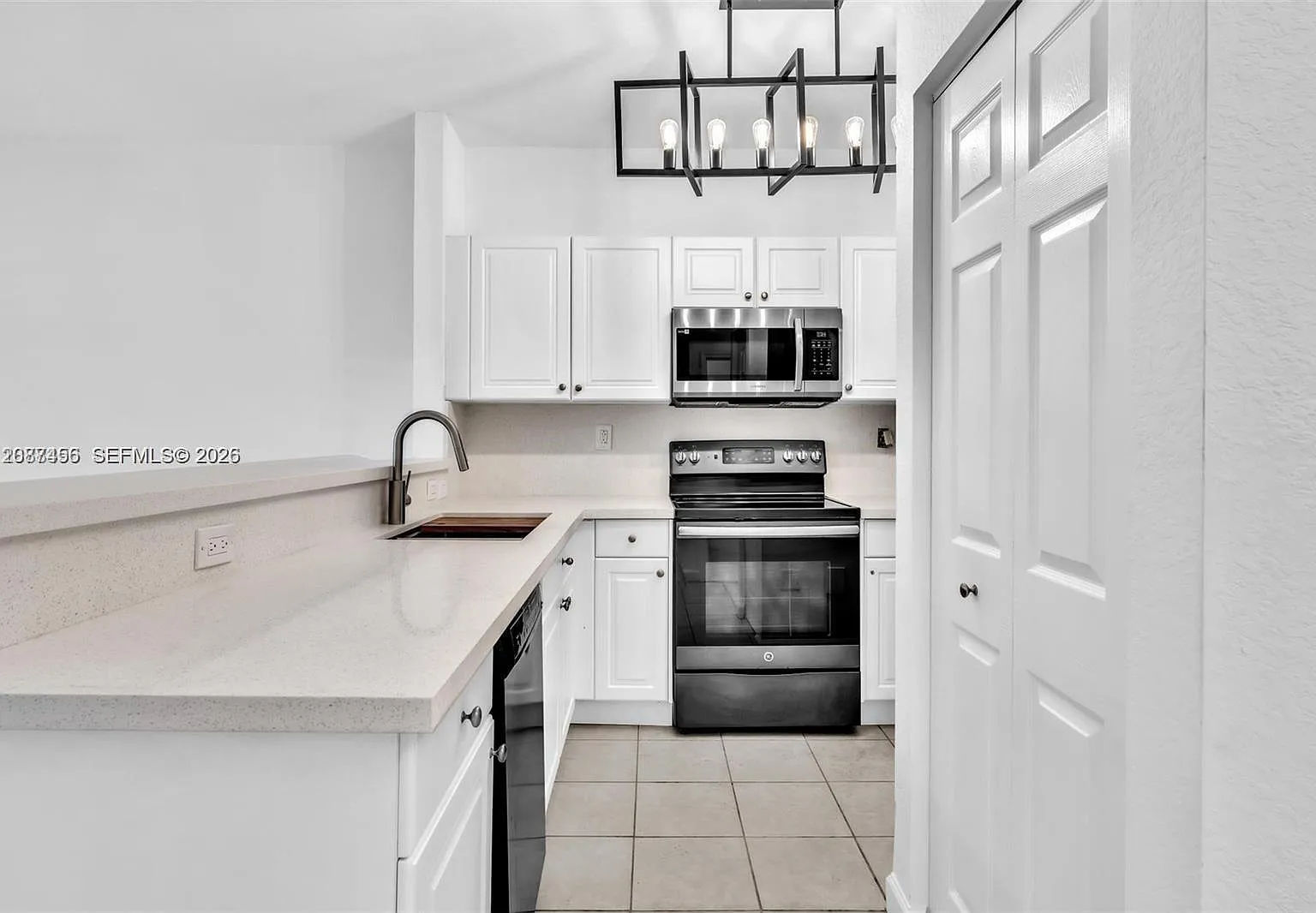 1395 NE 33rd Ave — Photo 3