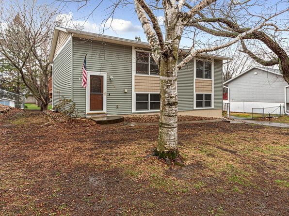 1401 Autumn Dr, Faribault, MN 55021