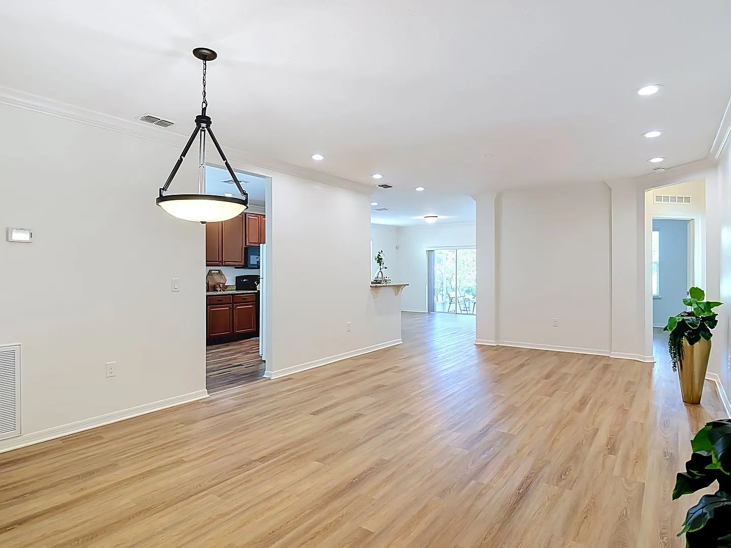 For Rent | 4 Bed 2 Bath 1,877 Sq Ft | Deland, Fl — Photo 4