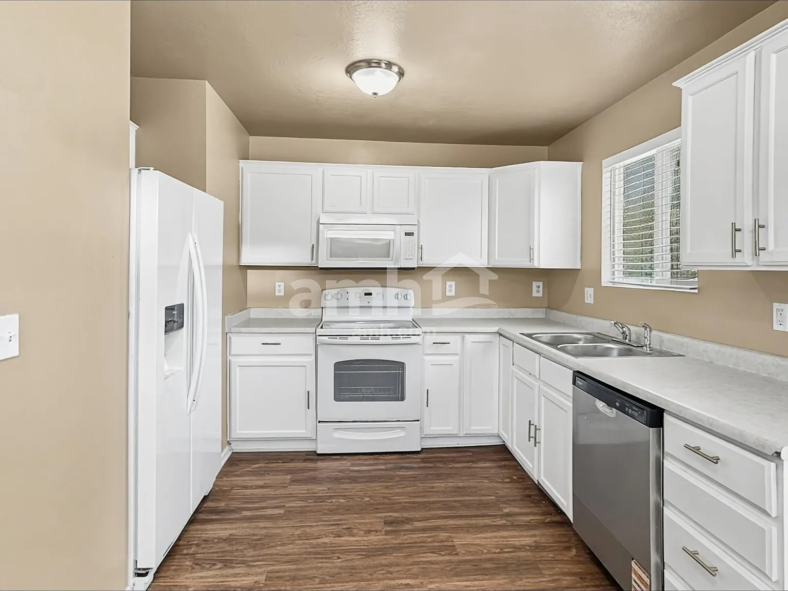 4 bed, 2.0 bath, 1768 sqft, $2,610 — Photo 3