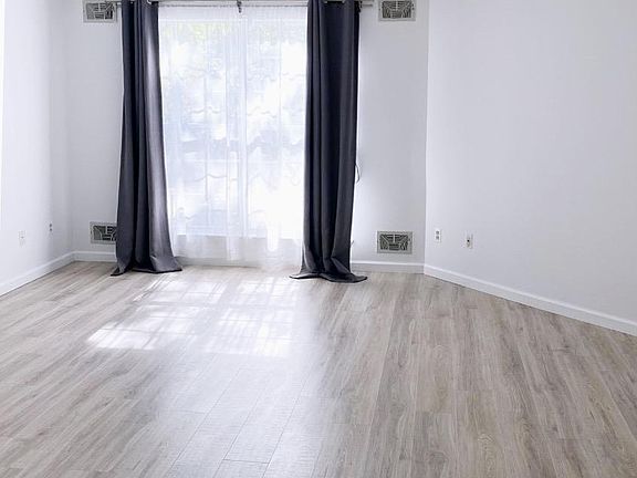 3rd image of 154 Lynette Dr