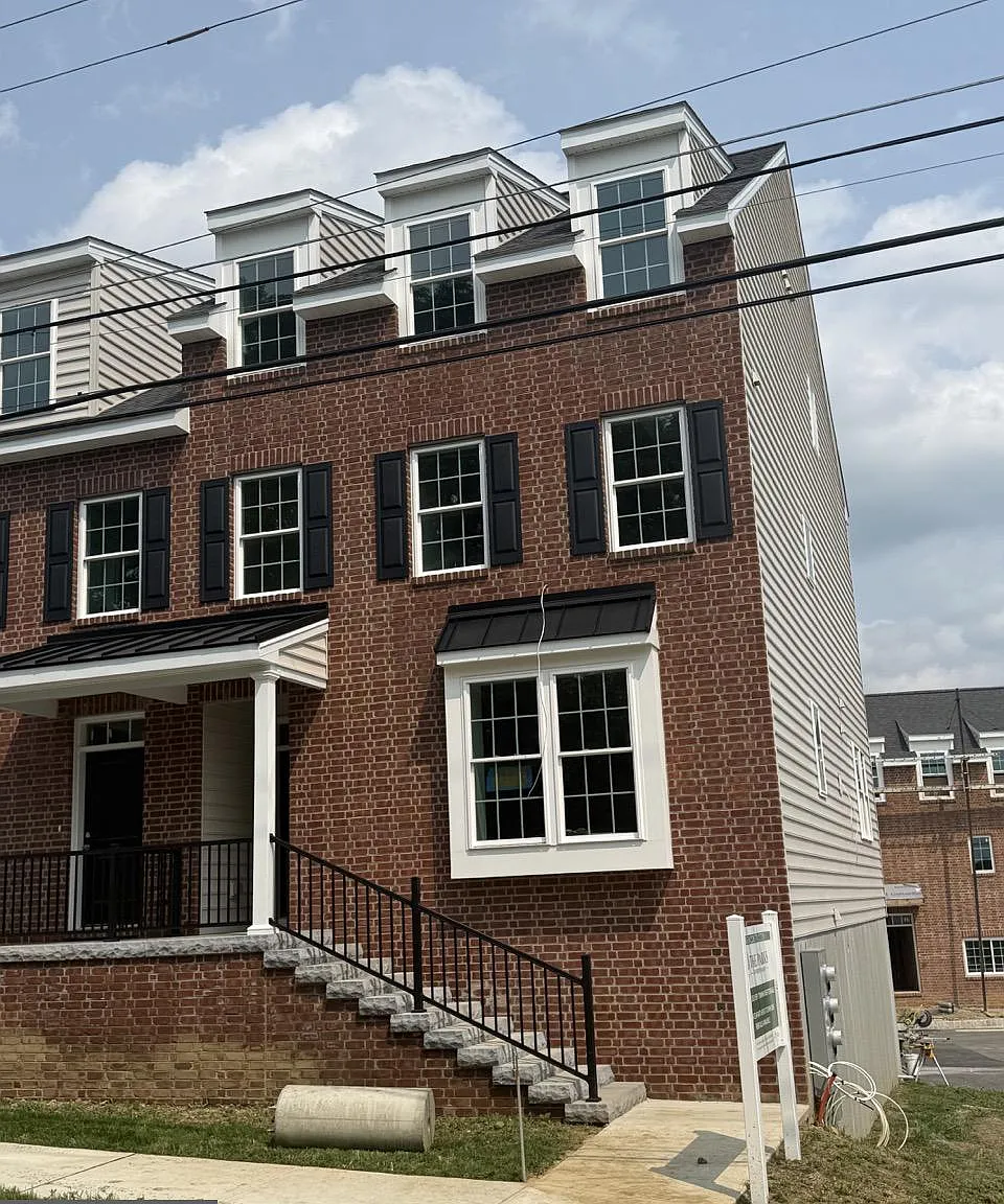 3 bed, 1700 sqft, $2,950 — Photo 1