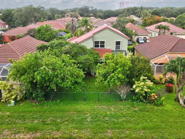 2060 Bonisle Circle, Riviera Beach, FL 33418